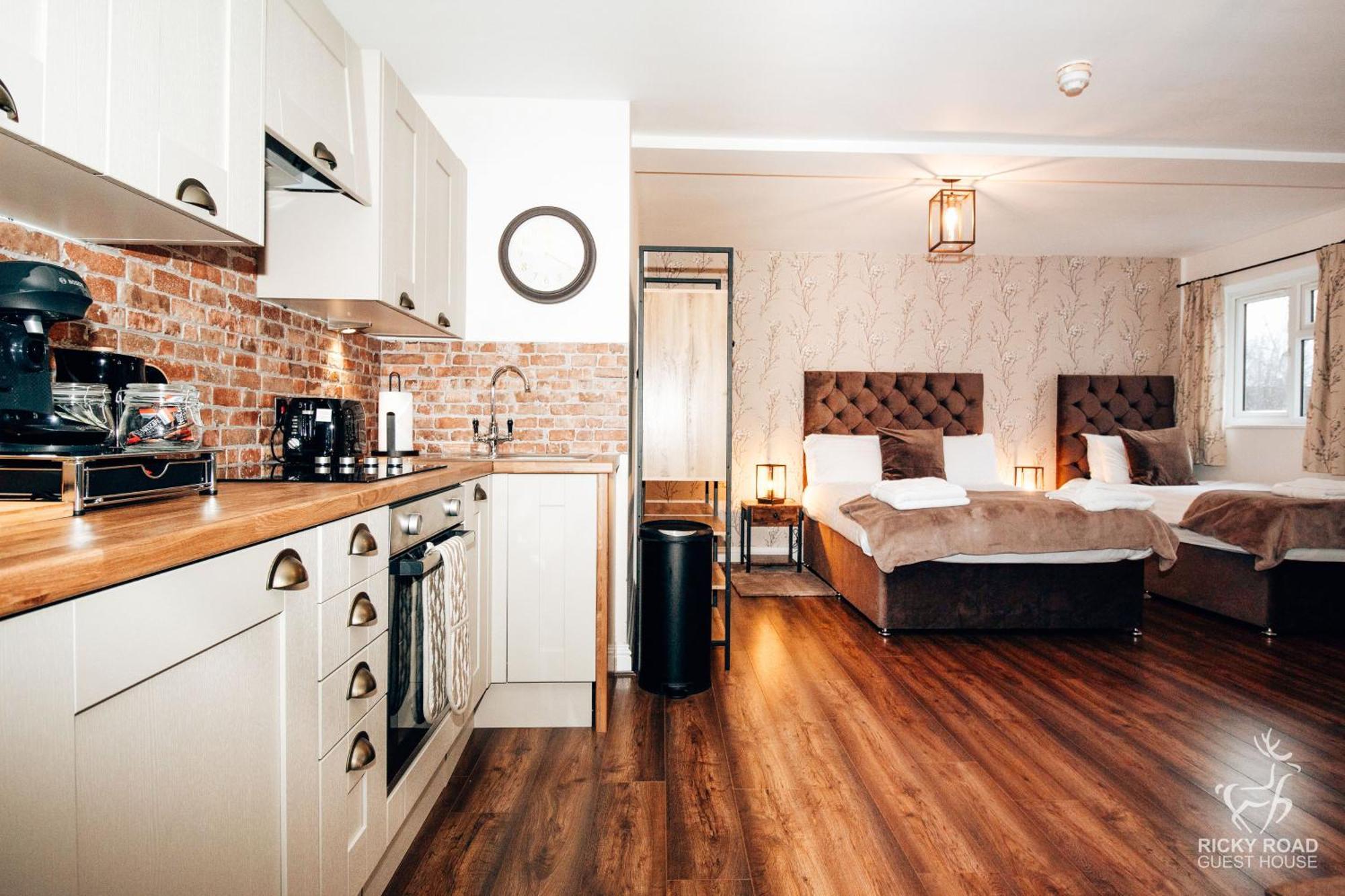 Ricky Road Guest House - Premium Уотфорд Экстерьер фото